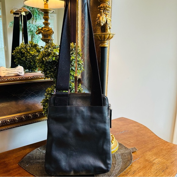 PIQUADRO BLACK LEATHER CROSSBODY UNISEX MESSENGER BAG AMAZING CONDITION 22” DROP - Picture 9 of 14